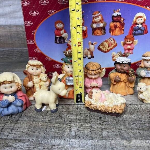 Nativity Scene Set Lot of 13 Treasured Times Hand Painted - Picture 3 of 16